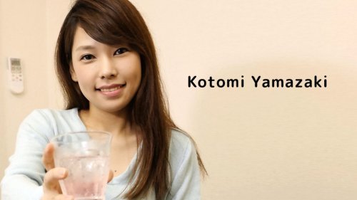 121723 001 - Em gái say xỉn lộ quần lót trên phố