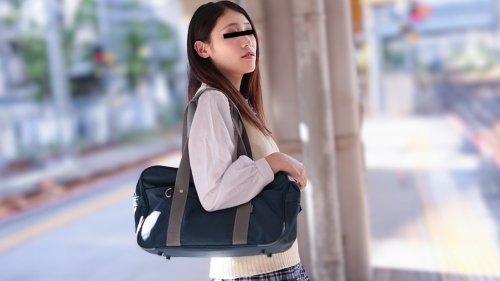 081224 01 - Xàm sỡ em nữ sinh mặc đồng phục trên tàu