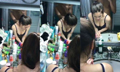 Doggy em trước gương trong nhà vệ sinh